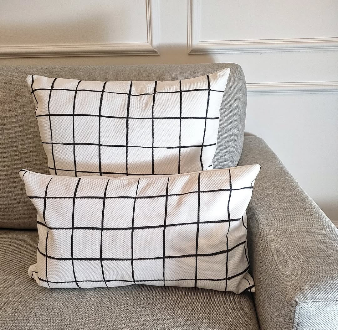 Cushion - white & black