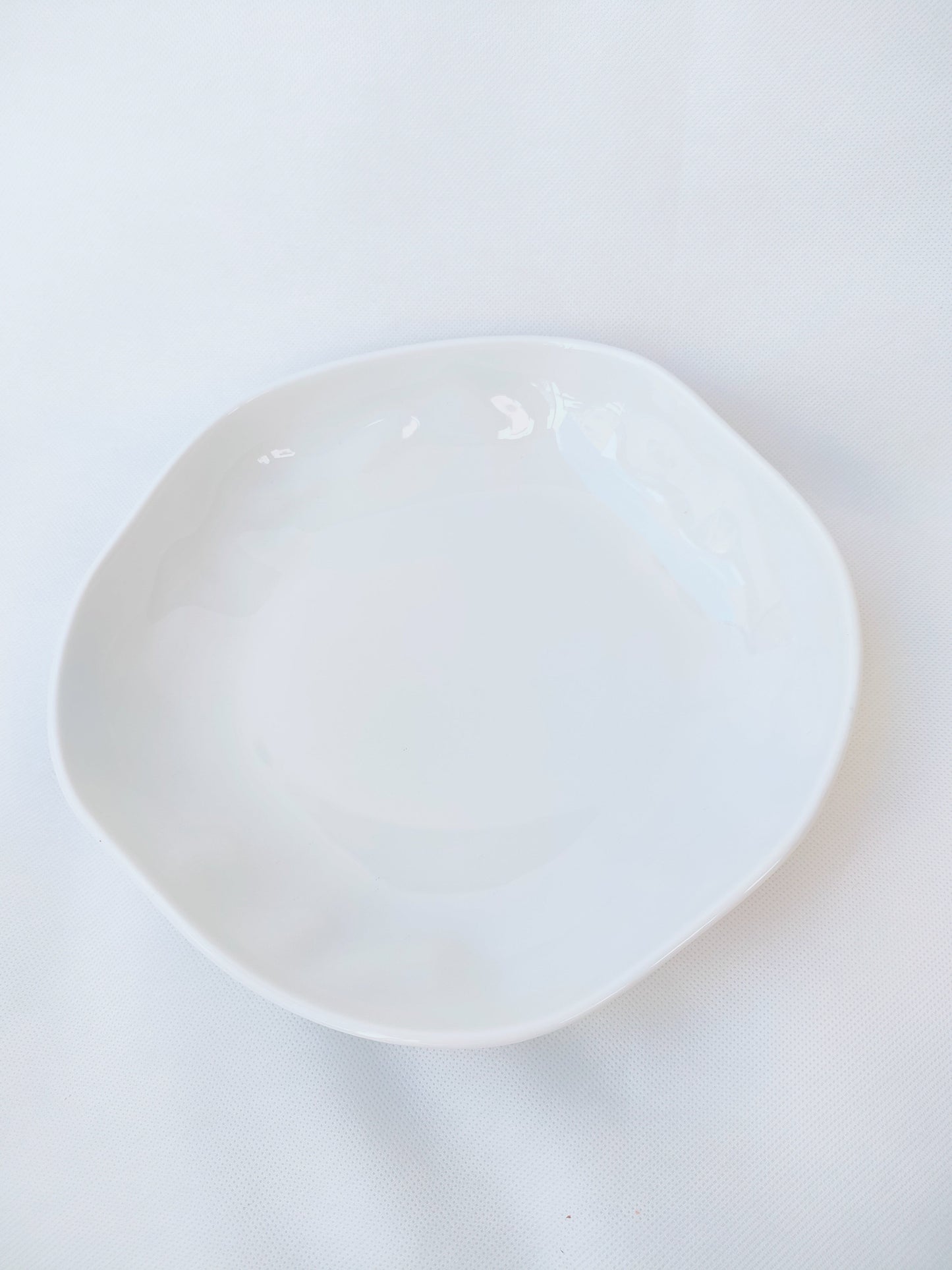 Porcelain white deep dinner plate
