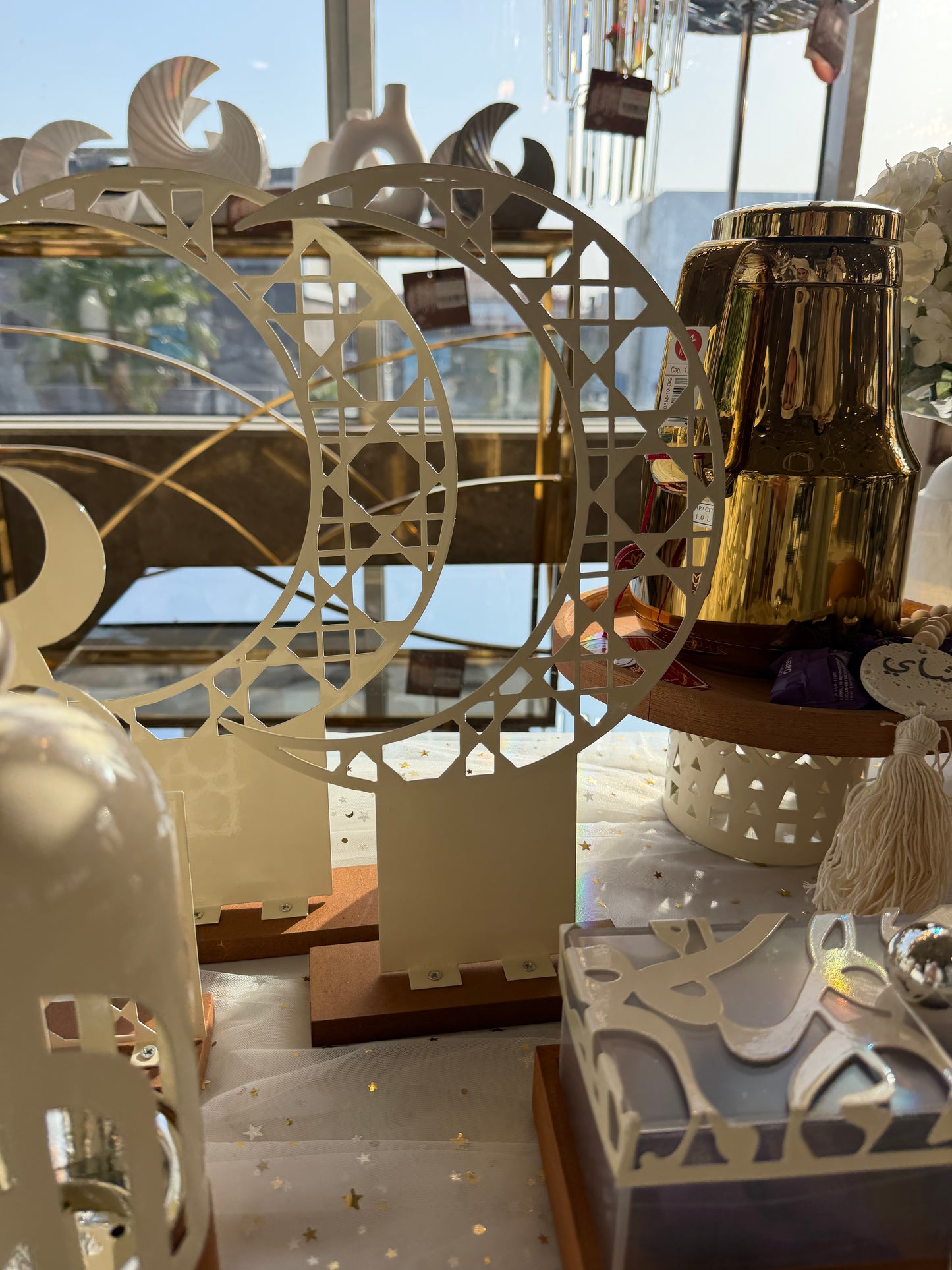 Creset decoration stand