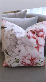Load image into Gallery viewer, Floral cushion
