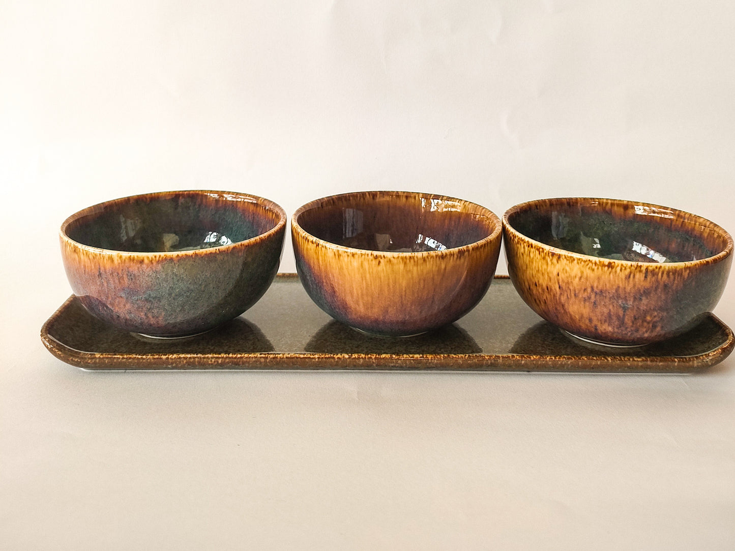 Plate with 3 small bowls.