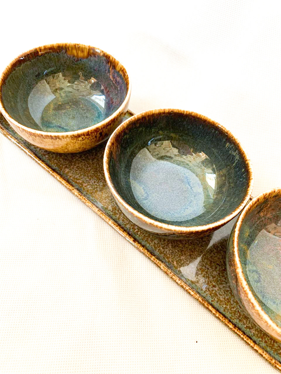 Plate with 3 small bowls.