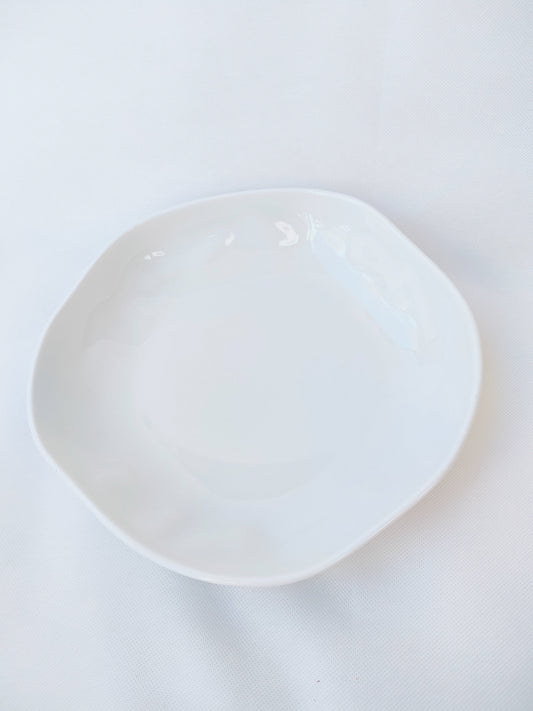 Porcelain white deep dinner plate