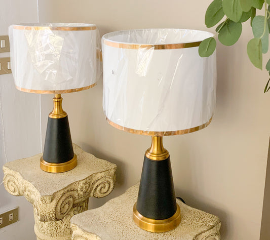 Black Table Lamp. سعر قطعه واحده
