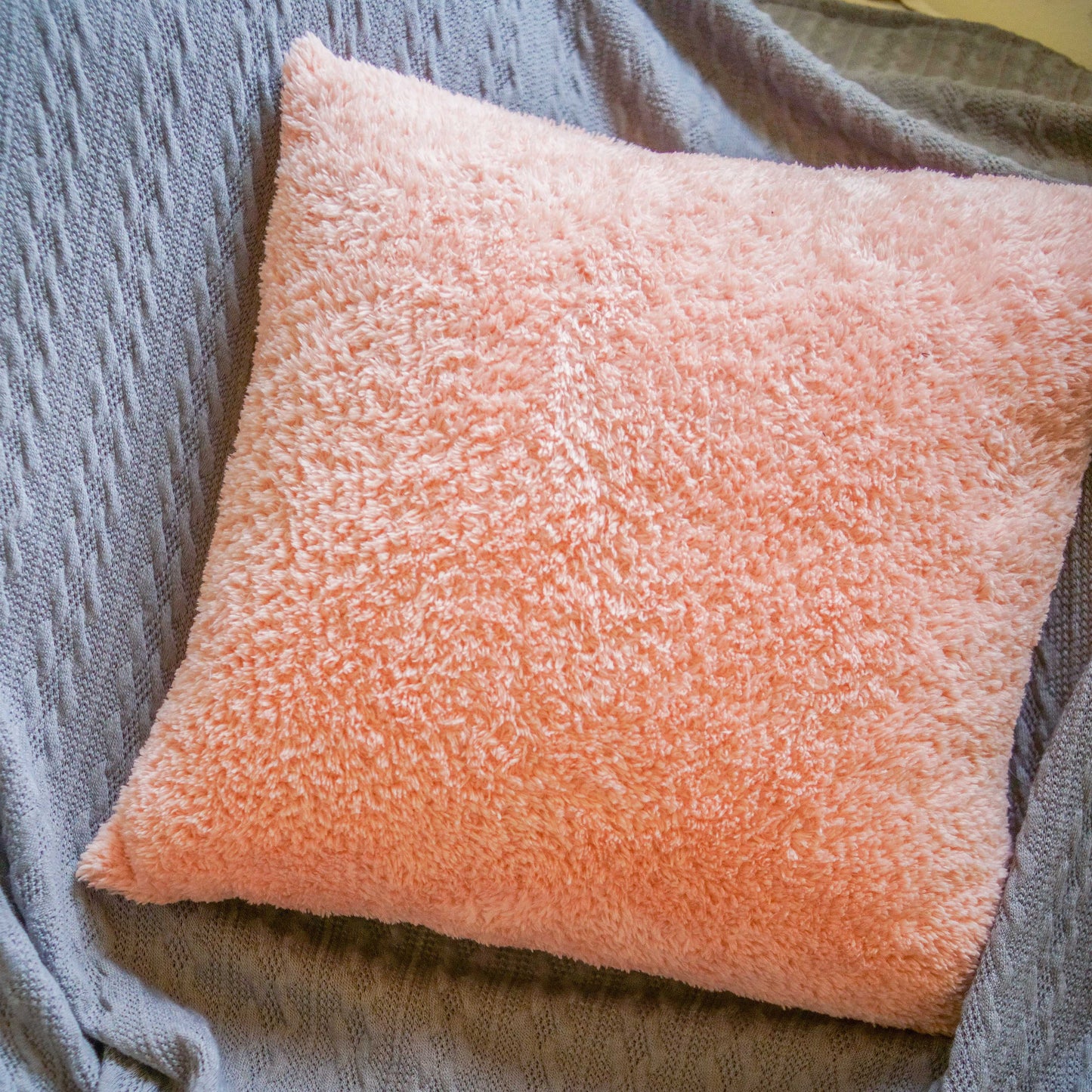 Blanket Cushion / white - pink